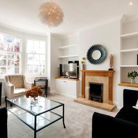 Modern Family Home In London Close To Amenities And Train Exterior photo